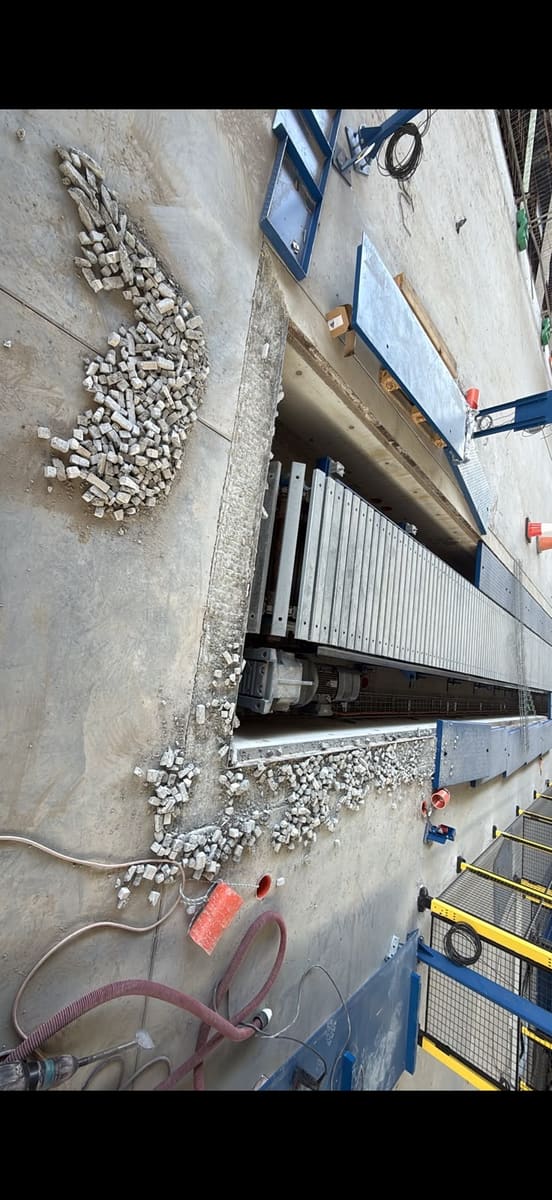 Floor sawing concrete in a stairwell